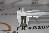 Шпилька колесная с гайкой LW500F